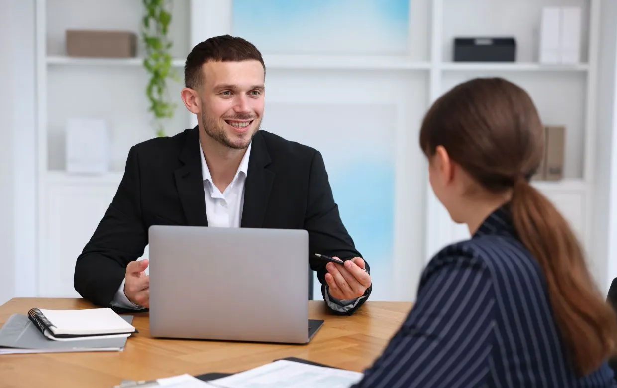 conseiller en management qui sort d'hec